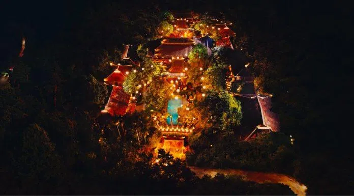 gai-gia-lam-chieu-3-hinh-still-1