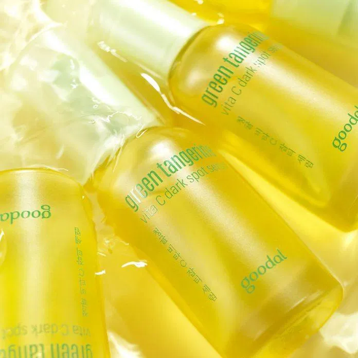 net Serum Goodal Vitamin C chứa đến 70% chiết xuất trái quýt xanh - vị cứu tinh cho làn da tối màu thâm nám. (Nguồn: Internet).