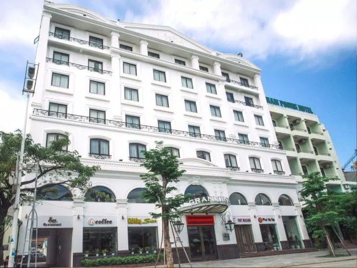Toàn cảnh phía ngoài Grand Móng Cái Hotel Toàn cảnh phía ngoài Grand Móng Cái Hotel