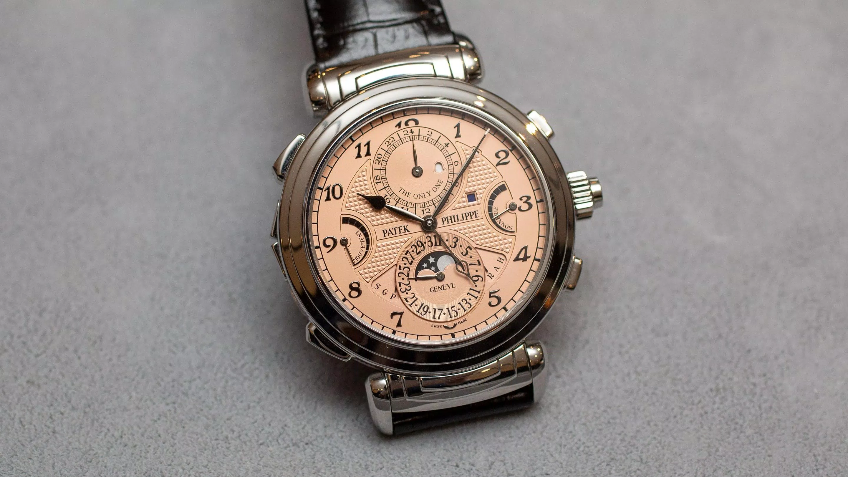 Grandmaster Chime Ref.6300 được Patek sản xuất sau chiếc Ref.5175. (Nguồn: Internet).