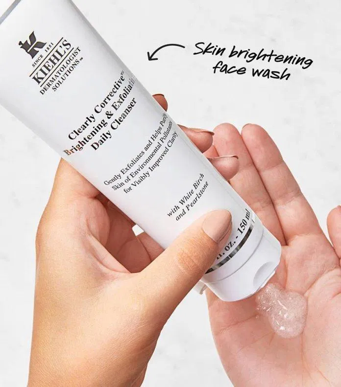 Review sữa rửa mặt Kiehl’s Clearly Corrective Brightening & Exfoliating