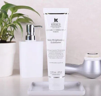 Review sữa rửa mặt Kiehls Clearly Corrective Brightening & Exfoliating Cleanser: Làm sạch sâu và sáng da Bạch Dương BHA (Salicylic Acid) da nhạy cảm dưỡng da Dưỡng trắng Dưỡng trắng da Đá Ngọc Trai gel tẩy tế bào chết hoa mẫu đơn Kiehls làm sạch da làm sạch sâu mỹ phẩm mỹ phẩm dưỡng da mỹ phẩm Kiehls review mỹ phẩm review sữa rửa mặt rửa mặt sáng da Some By Mi sữa rửa mặt sữa rửa mặt Kiehls sữa rửa mặt Kiehls Clearly Corrective Brightening & Exfoliating Cleanser tẩy tế bào chết thiên nhiên thiết kế trải nghiệm trắng da