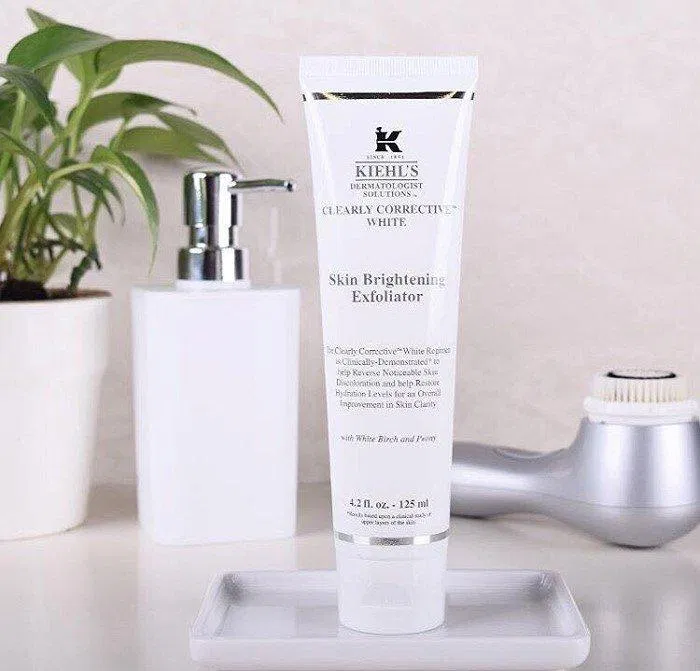 Review sữa rửa mặt Kiehls Clearly Corrective Brightening & Exfoliating Cleanser: Làm sạch sâu và sáng da Bạch Dương BHA (Salicylic Acid) da nhạy cảm dưỡng da Dưỡng trắng Dưỡng trắng da Đá Ngọc Trai gel tẩy tế bào chết hoa mẫu đơn Kiehls làm sạch da làm sạch sâu mỹ phẩm mỹ phẩm dưỡng da mỹ phẩm Kiehls review mỹ phẩm review sữa rửa mặt rửa mặt sáng da Some By Mi sữa rửa mặt sữa rửa mặt Kiehls sữa rửa mặt Kiehls Clearly Corrective Brightening & Exfoliating Cleanser tẩy tế bào chết thiên nhiên thiết kế trải nghiệm trắng da