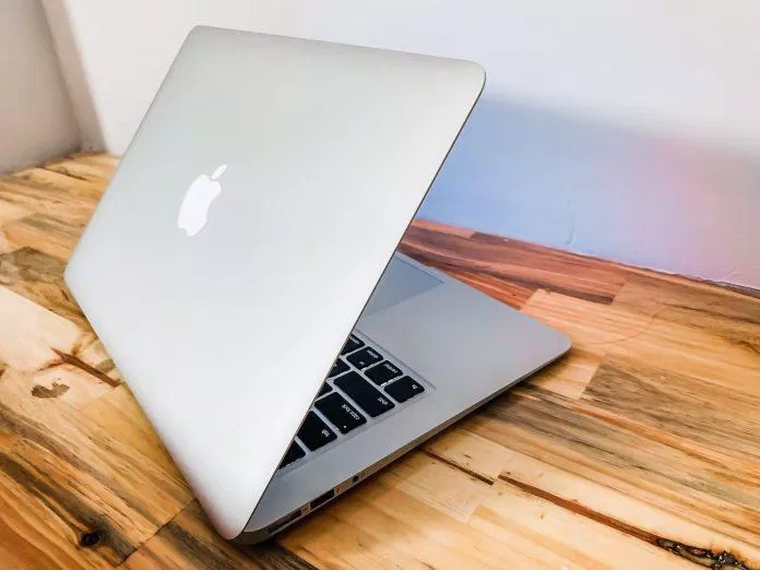Macbook Air 2017 vẫn có thiết kế rất đẹp. Ảnh: internet