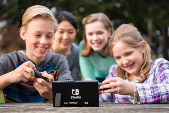 Bạn muốn con bạn vui chơi nhưng vẫn có sự giao tiếp với mọi người, hãy tham khảo thử máy Nintendo Switch nhé