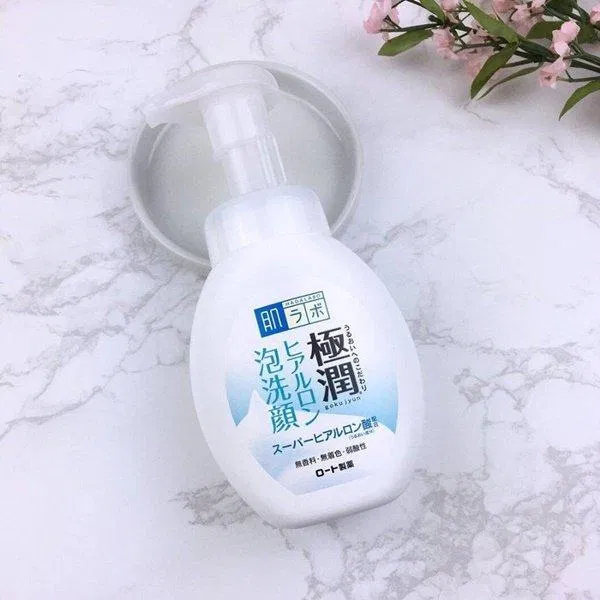 review-sua-rua-mat-tao-bot-hada-labo-gokujyun-foaming-cleanser-lam-sach-duong-am-cho-da-mua-dong-8 Chỉ sau một khoảng thời gian sử dụng, mình quyết định gắn bó lâu dài với sữa rửa mặt tạo bọt Hada Labo này rồi! (Ảnh: Internet)