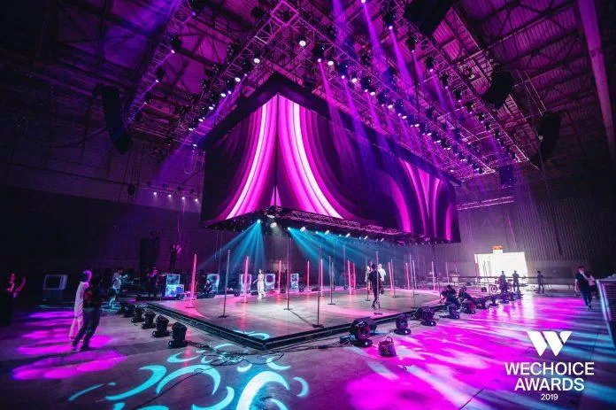 Toàn cảnh sân khấu được đầu tư hoành tráng và quy mô của Gala WeChoice Awards 2019
