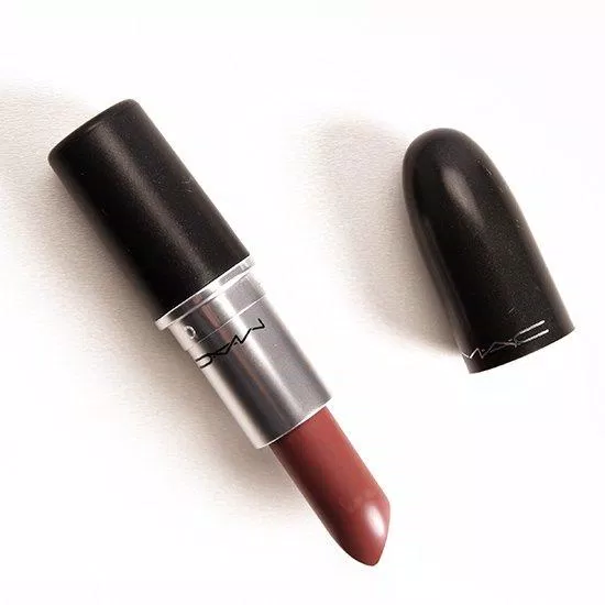 M.A.C The Matte Lipstick với thiết kế hình viên đạn đặc trưng của M.A.C (Ảnh: Internet)