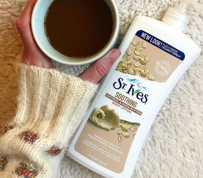 St.Ives Soothing Oatmeal and Shea Butter Body Lotion với sự kết hợp giữa bơ hạt mỡ và yến mạch giúp nuôi dưỡng da chuyên sâu sữa dưỡng thể trắng da