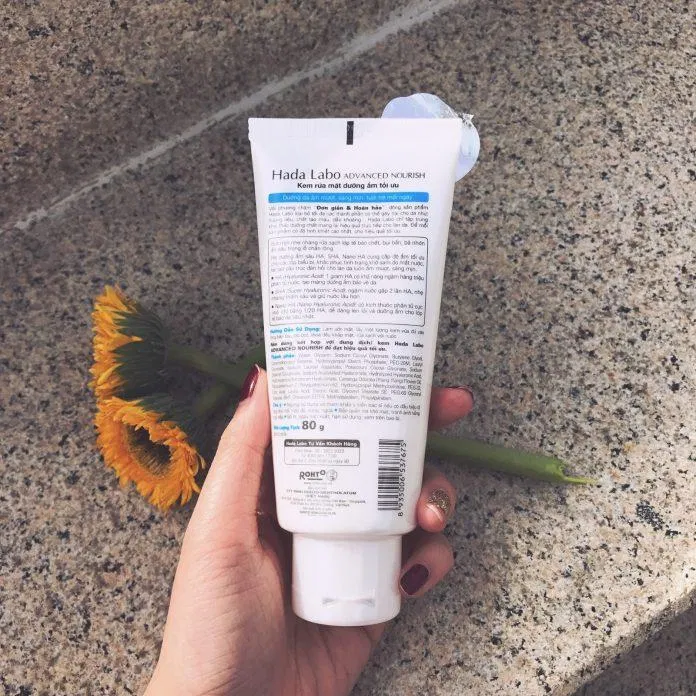 Advanced Nourish Hyaluron Cleanser sữa rửa mặt hada labo 1