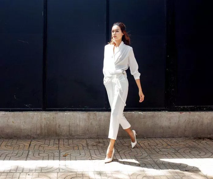 Trang phục đơn sắc là một gợi ý không tồi cho nàng "thấp bé nhẹ cân". (Nguồn: Internet)