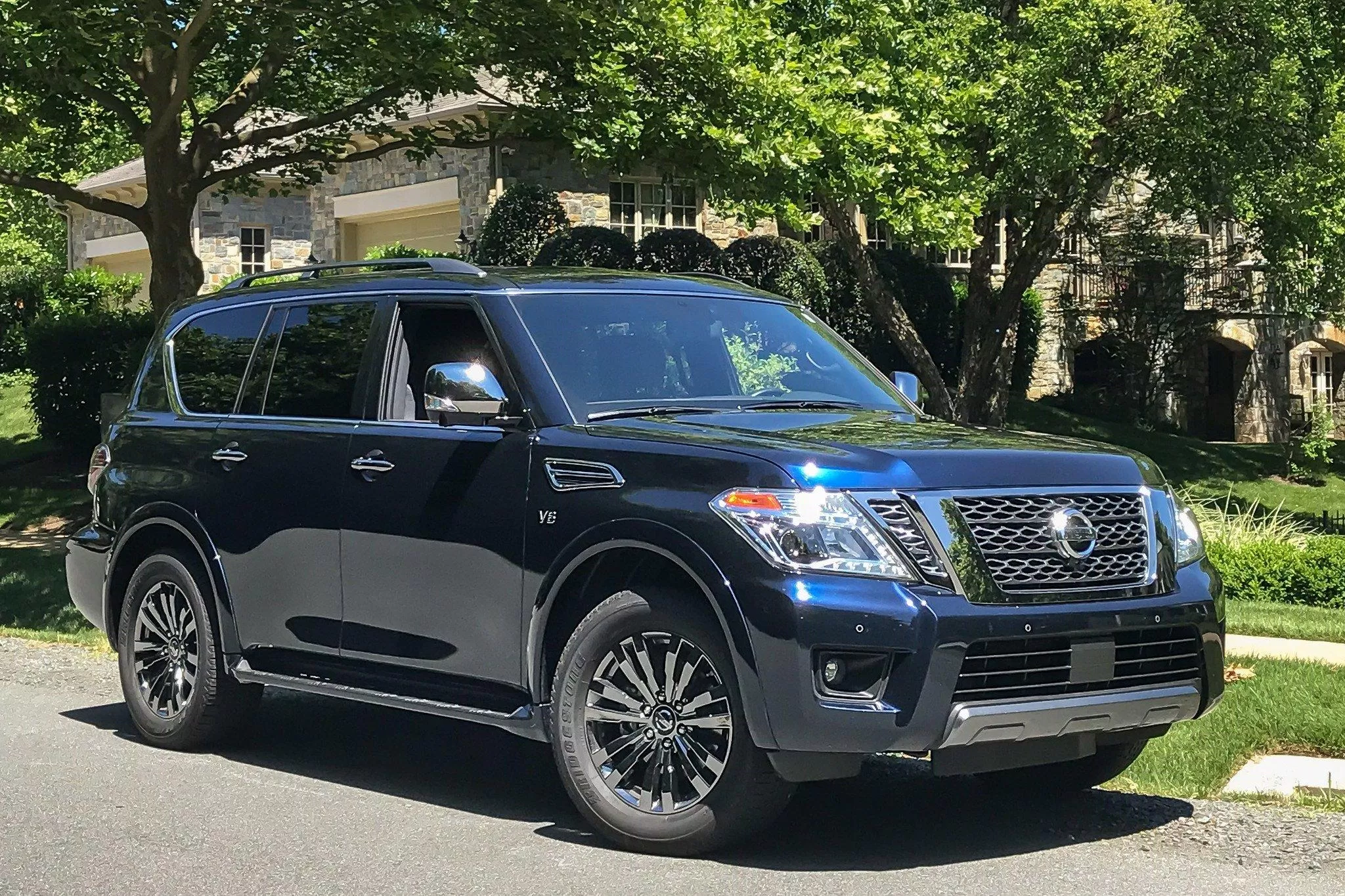 Nissan Armada được trang bị tiện nghi đầy đủ. Ảnh: internet