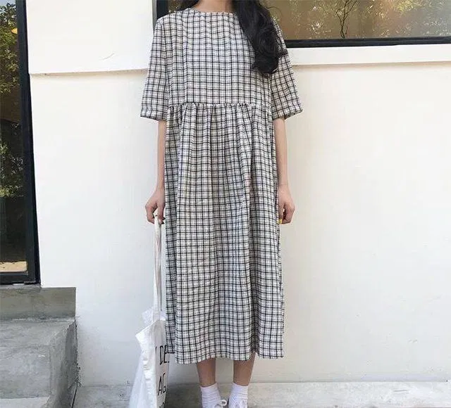 váy babydoll dáng dài kẻ sọc caro đen trắng. (nguồn ảnh: ineternet.) váy babydoll dáng dài kẻ sọc caro đen trắng. (nguồn ảnh: ineternet.)