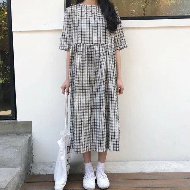 váy babydoll dáng dài kẻ sọc caro đen trắng. (nguồn ảnh: ineternet.)