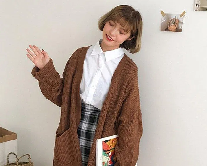 Áo khoác cardigan chính là món đồ không thể thiếu trọng dịp đầu xuân. (Nguồn: Internet)