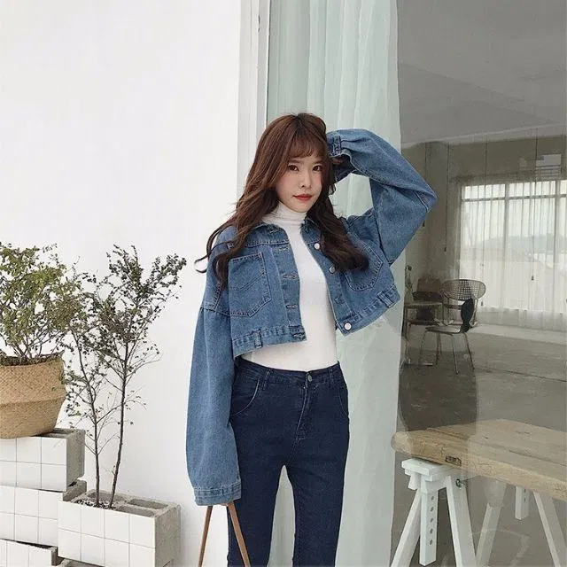 Áo khoác jeans dáng lửng hack dáng cực đỉnh. (Nguồn: Internet)
