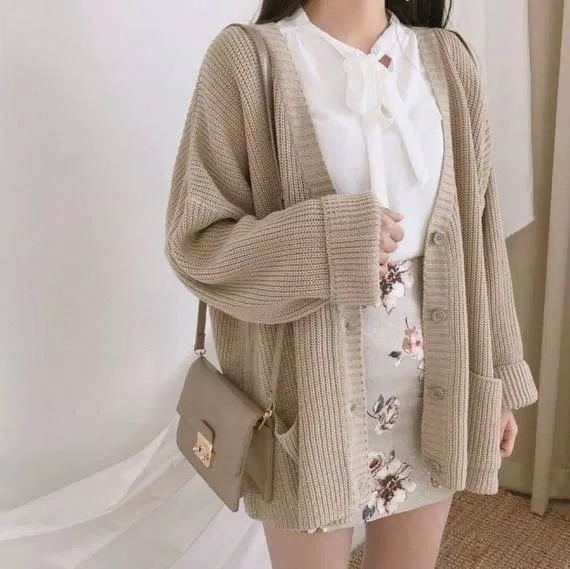 Những chiếc áo khoác len mỏng cũng được tận dụng tối đa. (Nguồn: Internet)