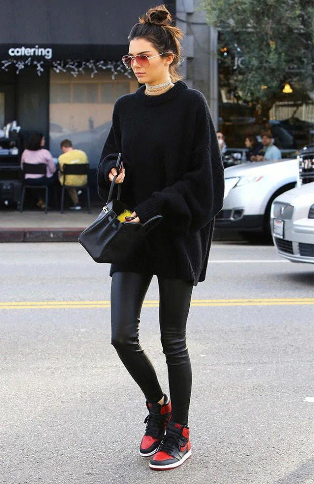 Bộ đôi này sẽ biến bạn thành một fashionista đích thực áo len dáng rộng và quần legging da