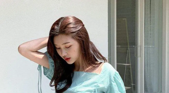 tay bồng cổ vuông kẻ xanh. (nguồn ảnh: internet.) tay bồng cổ vuông kẻ xanh. (nguồn ảnh: internet.)