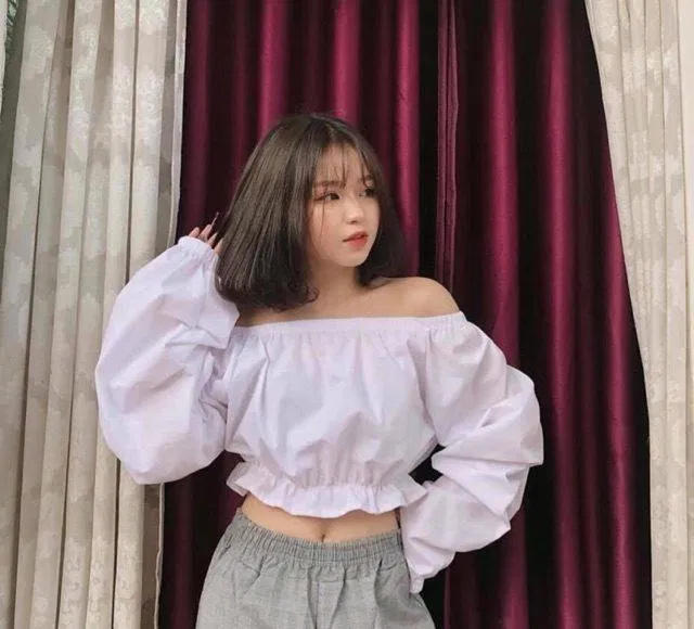 áo trễ vai tay bồng trắng. (nguồn ảnh: internet) áo trễ vai tay bồng trắng. (nguồn ảnh: internet)