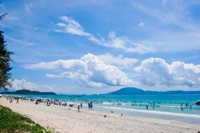 Bãi biển Trà Cổ với vẻ đẹp bình yên, thơ mộng Bãi biển Trà Cổ với vẻ đẹp bình yên, thơ mộng