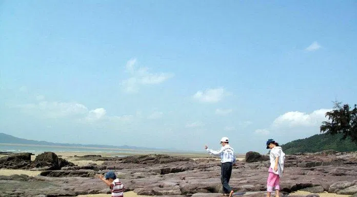 Bãi Đá Đen - 1 bãi biển đẹp tại Móng Cái Bãi Đá Đen - 1 bãi biển đẹp tại Móng Cái