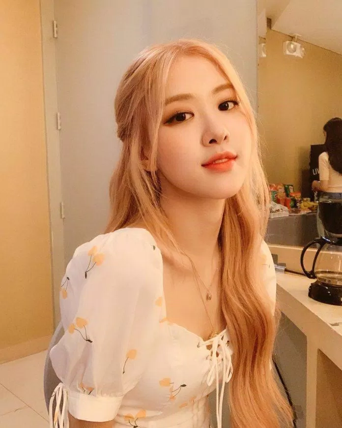 Tặng quà xưa rồi, Rosé BLACKPINK được fan tặng cả một bài hát độc quyền - BlogAnChoi Tặng quà xưa rồi, Rosé BLACKPINK được fan tặng cả một bài hát độc quyền - BlogAnChoi