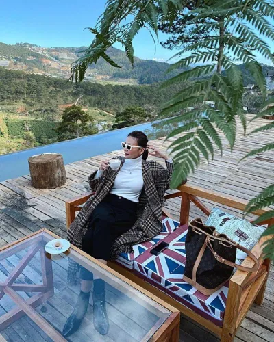 Chị Thanh Hằng lại quá chanh sả... (Ảnh: Fanpage DaLat Mountain View)