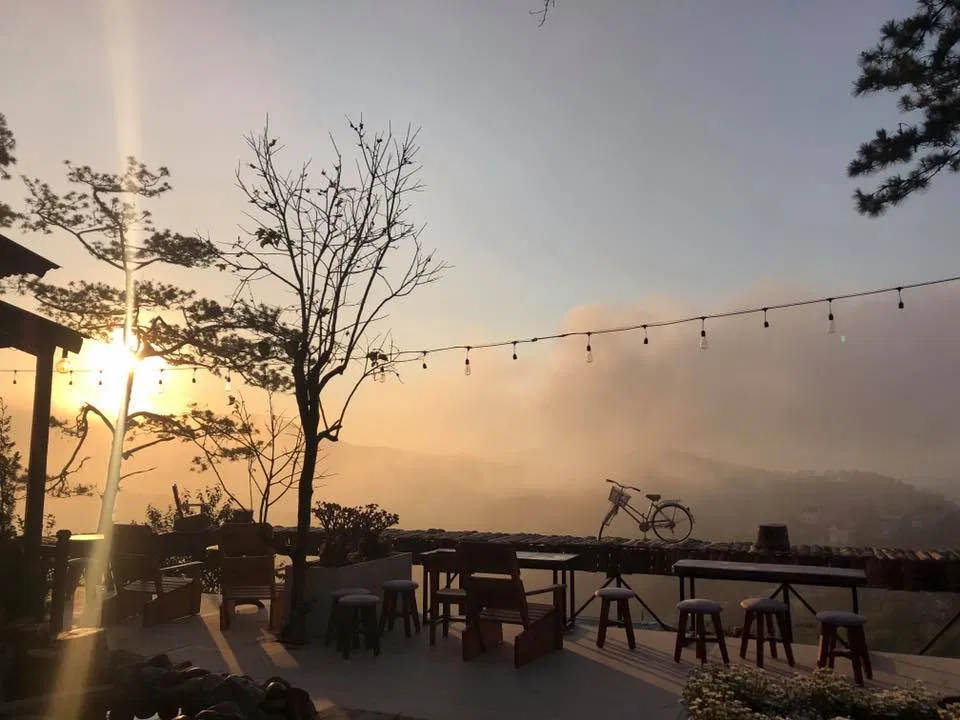 Chút sương chút nắng sớm bình minh (Ảnh: Facebook Bohem)