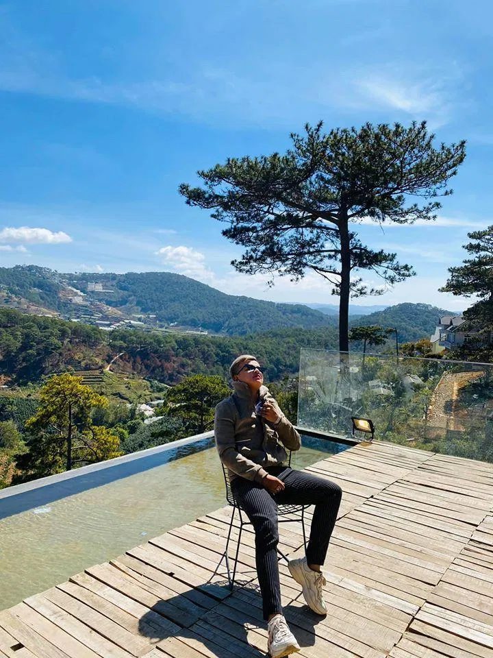 Thưởng thức không gian bên ngoài thì thế nào nhỉ? (Ảnh: Fanpage Dalat Mountain View)