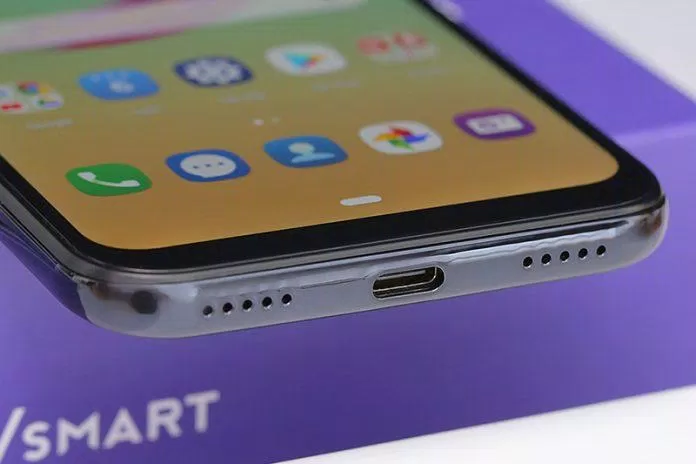 Loa ngoài và cổng USB-C. Ảnh: internet