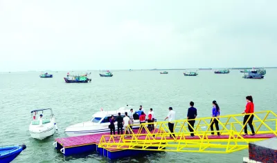 Du khách xuống tàu tham quan đảo Vĩnh Thực Du khách xuống tàu tham quan đảo Vĩnh Thực
