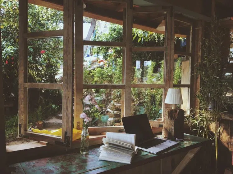 Điểm lý tưởng để đọc sách (Ảnh: Fanpage Tiệm cà phê Cheo Veooo)