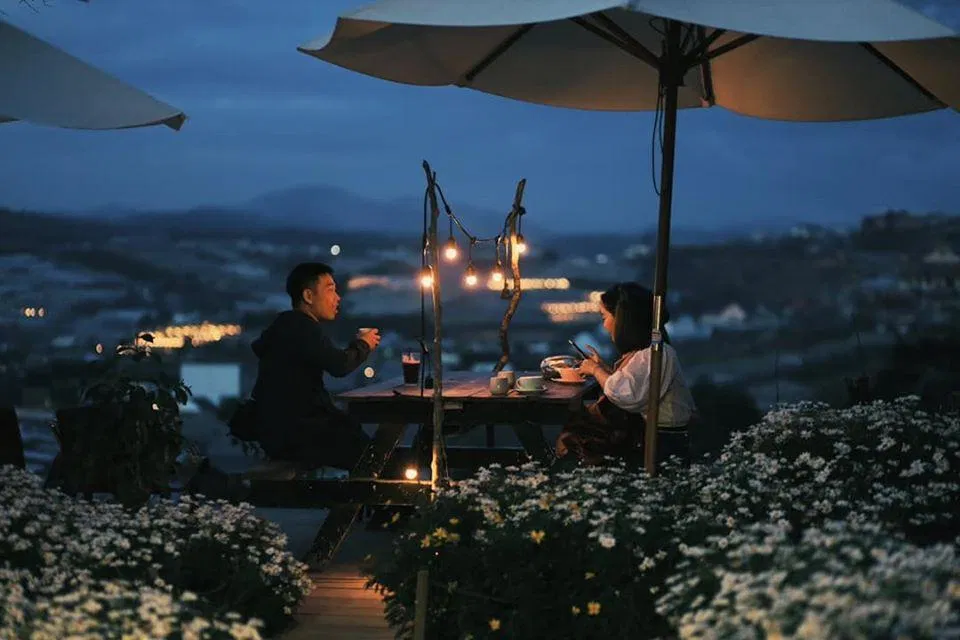 Một bầu không khí ấm áp đặc biệt chỉ riêng của cặp đôi (Ảnh: Fanpage Túi Mơ To)