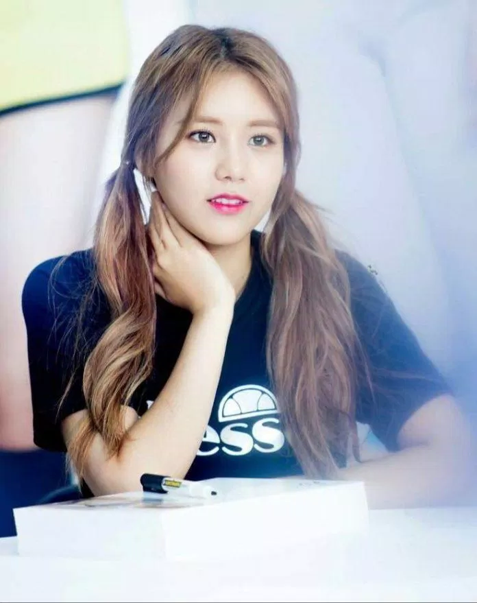 Vẻ ngoài xinh xắn như thiên thần của Hyojung hyojung aoa