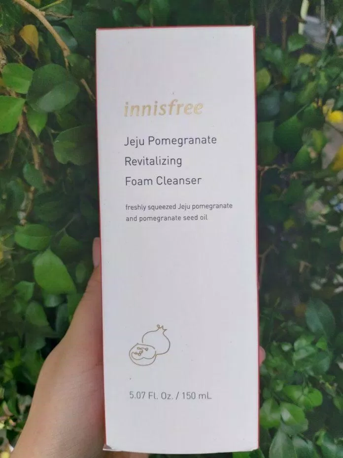 Sữa Rửa Mặt Tạo Bọt Phục Hồi Hạt Lựu - Innisfree Jeju Pomegranate Revitalizing Foam Cleanser.  (Nguồn: Internet)