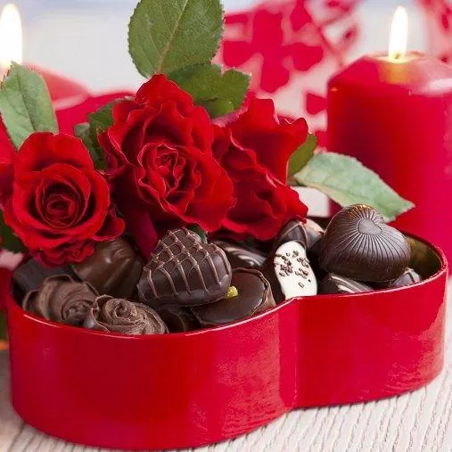 Socola và hoa hồng ngày lễ Valentine (Nguồn: Internet)
