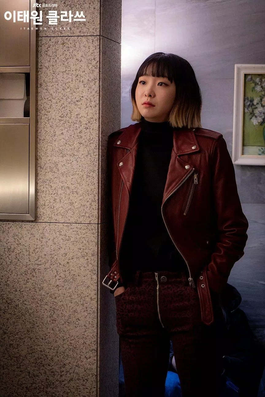 Nữ chính "Tầng lớp Itaewon" với phong cách ăn mặc hiện đại pha một chút "bất cần đời" jo yi seo