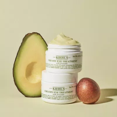 Kem dưỡng mắt Kiehl’s Creamy Eye Treatment With Avocado với thành phần chiết xuất từ quả bơ giúp ngăn ngừa quá trình lão hóa kem dưỡng mắt