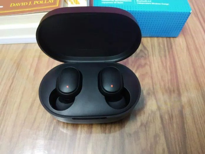 Hộp và tai nghe Mi True Wireless Earbuds Basic Ảnh: BlogAnChoi