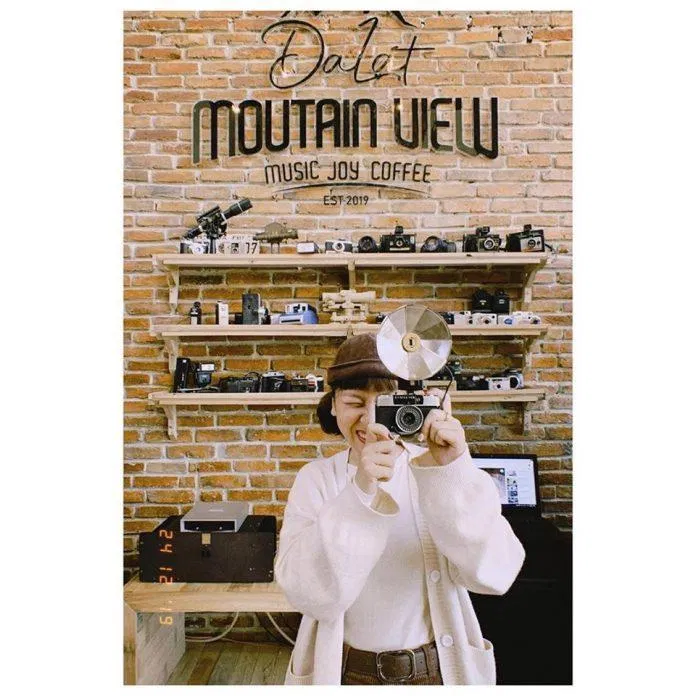Chị Trang Hý vẫn không quên selfie tại Mountain View nha (Ảnh: Fanpage Dalat Mountain View)