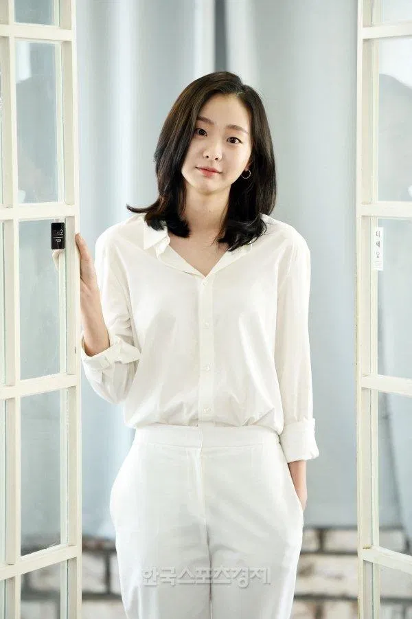 Một Kim Da Mi đầy trong sáng ngọt ngào đối lập hẳn trong phim kim da mi