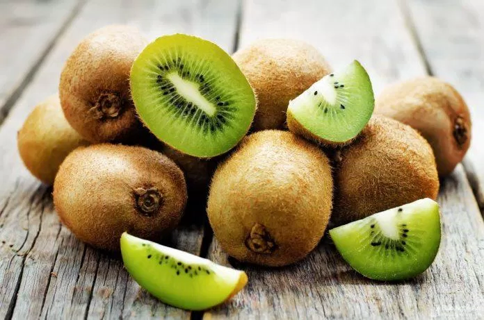 Ăn kiwi tốt cho người bị táo bón 