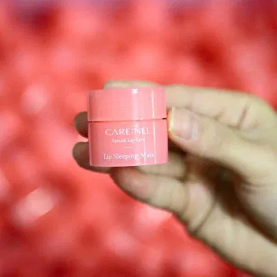 Thiết kế nhỏ gọn với sắc hồng đáng yêu của mặt nạ ngủ môi Care:nel Thiết kế nhỏ gọn với sắc hồng đáng yêu của mặt nạ ngủ môi Care:nel (Ảnh: BlogAnChoi)