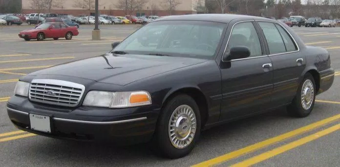 Ford Crown Victoria là mẫu xe được sử dụng nhiều bởi cảnh sát Mỹ. Ảnh: internet