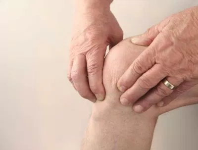 người già chuột rút