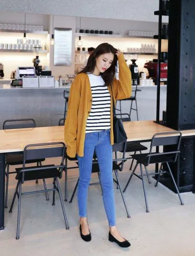 áo khoác cardigan phối quần jean (nguồn ảnh: internet.) áo khoác cardigan phối quần jean (nguồn ảnh: internet.)
