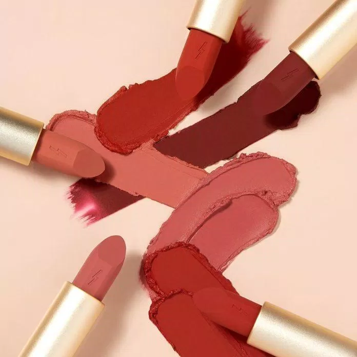 Chất son semi-matte siêu lì nhưng không gây khô môi (Ảnh: Internet) Chất son semi-matte siêu lì nhưng không gây khô môi (Ảnh: Internet)