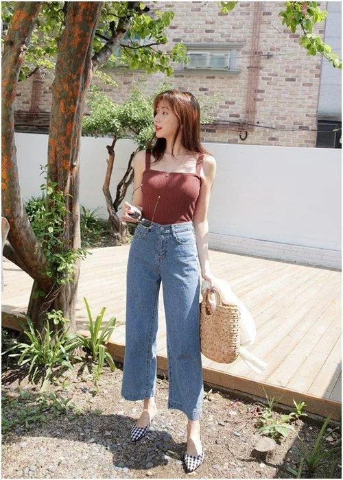 quần ống rộng mix áo hai dây. (nguồn ảnh: internet.) quần ống rộng mix áo hai dây. (nguồn ảnh: internet.)