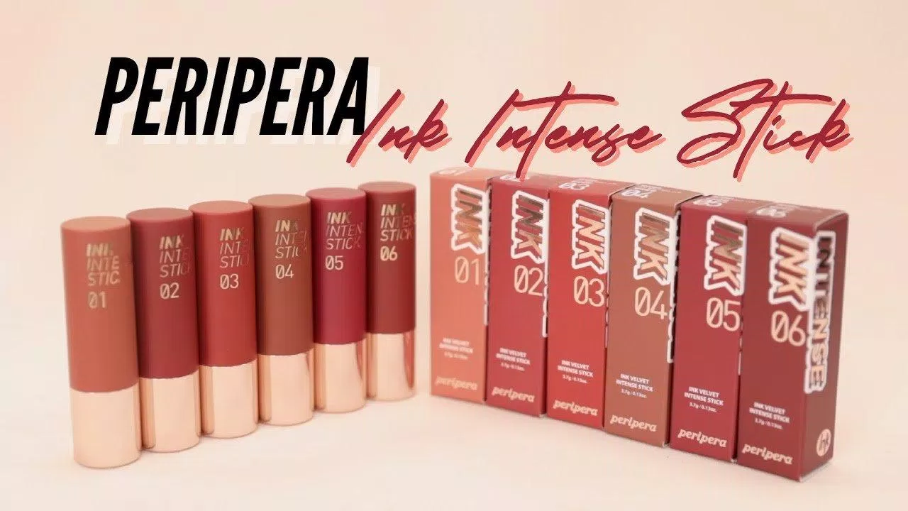 Thiết kế lần này của Peripera Ink Velvet Intense Stick không còn mang đậm hơi hướng dễ thương, xinh xắn đặc trưng như trước nữa mà có phong cách sang chảnh hơn hẳn (Ảnh: Internet) Thiết kế lần này của Peripera Ink Velvet Intense Stick không còn mang đậm hơi hướng dễ thương, xinh xắn đặc trưng như trước nữa mà có phong cách sang chảnh hơn hẳn (Ảnh: Internet)